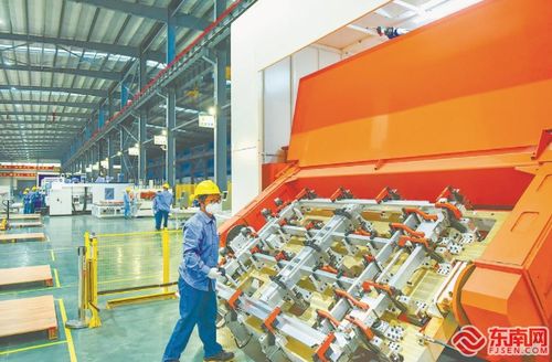 強鏈擴鏈生產忙 汽車廂體制造助力產業升級